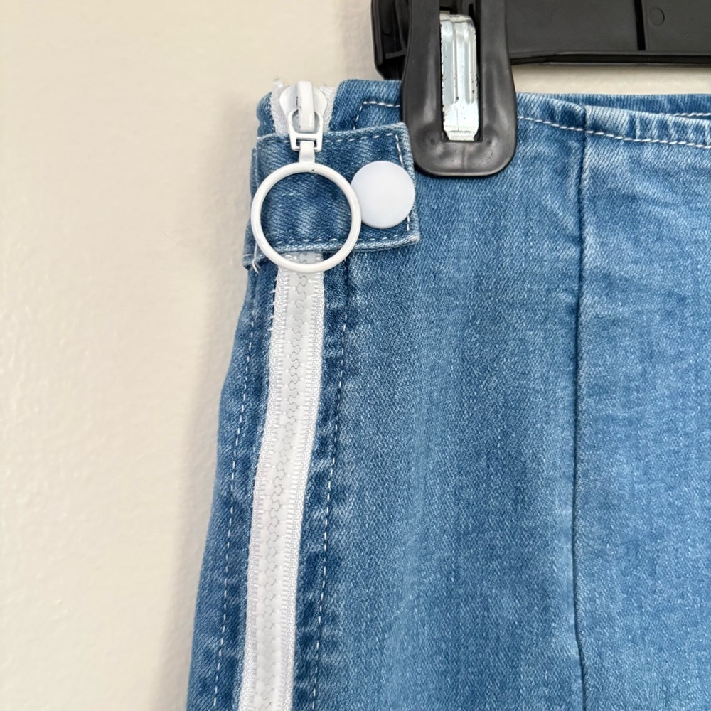 DAVI & DANI Denim Mini Skirt Size Medium - Picture 4 of 10